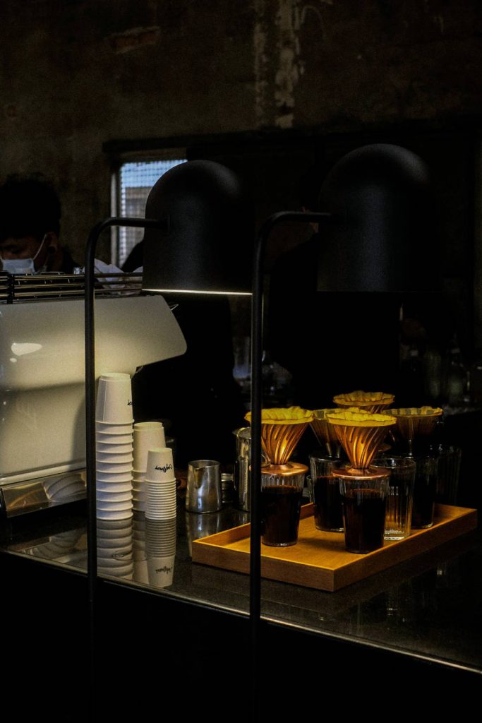 โรงกลึงโกดังเก่าสู่ร้านกาแฟสุดชิค #ตำนานร้านแตก Craftsman Roastery and ...